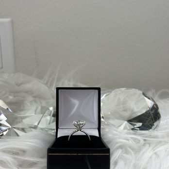 Golden String - Jewelry Near Me - Los Angeles, California Golden String - Jewelry Near Me - Los Angeles, California
