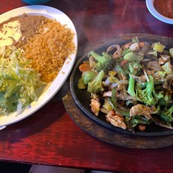 Angel's Mexican Restaurant - Chicken fajitas Loco