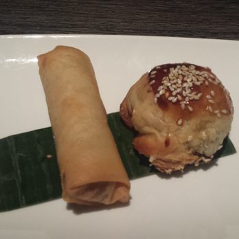 Yauatcha - Mushroom Spring Roll and Baked Venison Puff (part of tasting menu GBP30 for two person) - Dim Sum Near Me - London, XGL Yauatcha - Mushroom Spring Roll and Baked Venison Puff (part of tasting menu GBP30 for two person) - Dim Sum Near Me - London, XGL