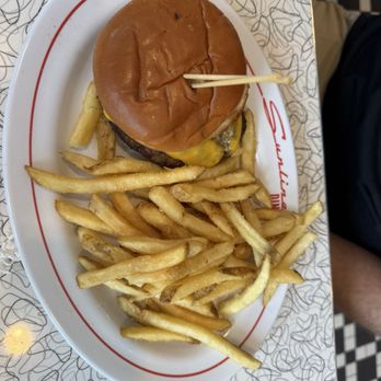 Sunliner Diner - Diners Near Me - Pigeon Forge, Tennessee