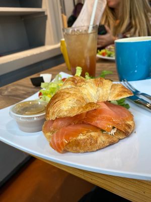 Le French Café by null