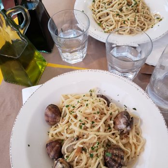 Storico Spaghetteria - Vongole for her and Aglio e Olio for him - Tuscan Near Me - Tustin, California Storico Spaghetteria - Vongole for her and Aglio e Olio for him - Tuscan Near Me - Tustin, California