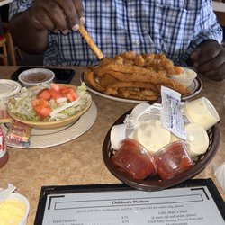Tides Inn Steak & Seafood - Seafood with great dining service. A very good experience.