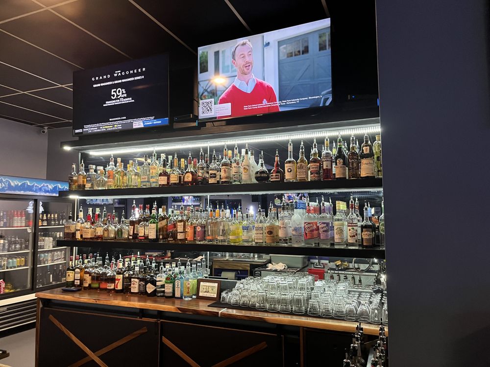 THE SPOT SPORTS BAR & GRILL Updated April 2024 10 Photos 8705 SW