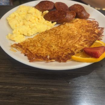 Sweet E's Cafe - Scrambled Eggs W/Portuguese Sausage and Hash Browns - Cafes Near Me - Honolulu, Hawaii