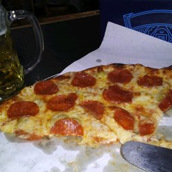 The Stadium Sports Bar & Casino - So-so pizza.