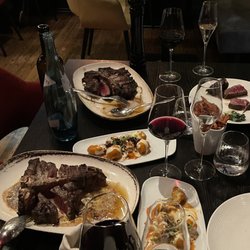 Beef&Glory - Steakerei - One porterhouse med rare and one rare rare!