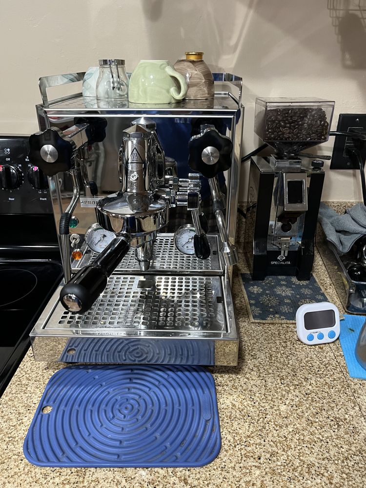 Raven's Brew Coffee Logo