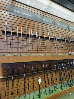 DICK'S Sporting Goods by null