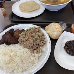Fritanga El Malecon - Salpicón and Sopa de res