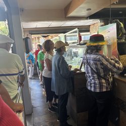 El Nuevo Rancho - La línea para ordenar...