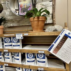 Walter’s Cafe - Specialty coffee w/ a roasting & taste guide.