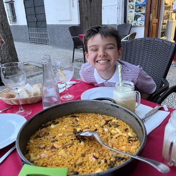Mirador de la Lona - Paella mixta - Spanish Near Me - Granada, GR Mirador de la Lona - Paella mixta - Spanish Near Me - Granada, GR