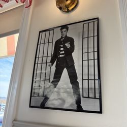 JJ Diner - Art on walls