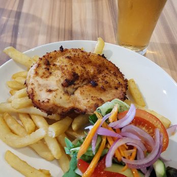 Great Ocean Road Brewhouse - Chicken Schnitzel - Sports Bars Near Me - Apollo Bay, VIC