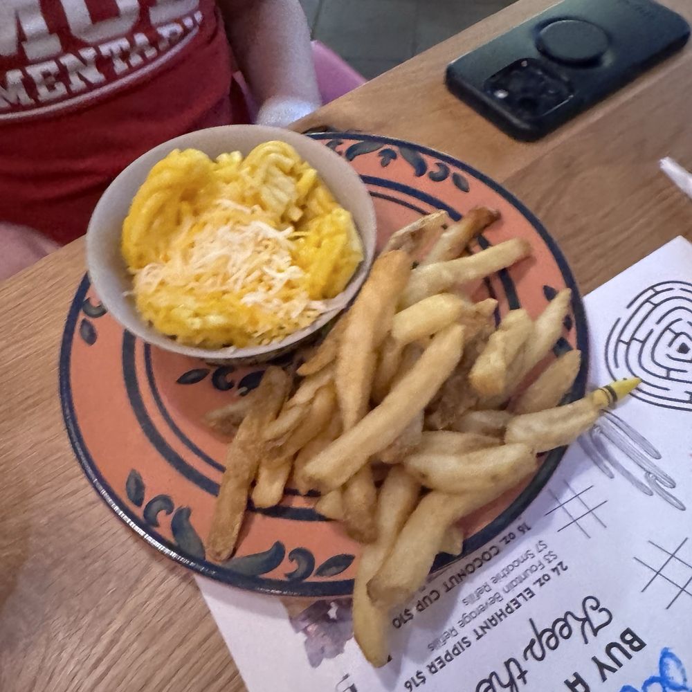 Cinco Ninos - Macaroni and cheese with French fries (kids meal) - Mexican Near Me - Wisconsin Dells, Wisconsin Cinco Ninos - Macaroni and cheese with French fries (kids meal) - Mexican Near Me - Wisconsin Dells, Wisconsin