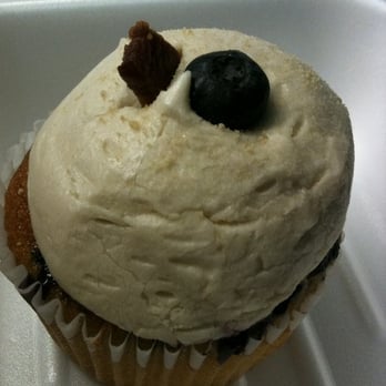 The Gourmet Cupcake Shoppe - Maple bacon blueberry cupcake - Bakeries Near Me - Midland, Michigan
