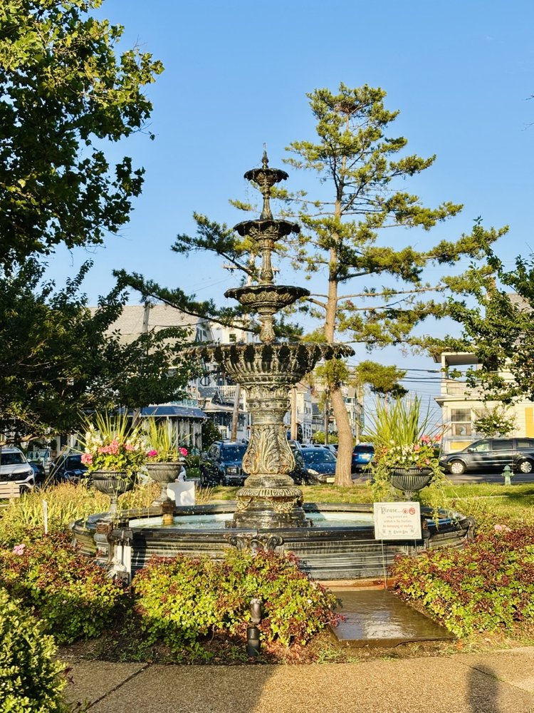 Founders Park Fountain Logo