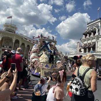 Magic Kingdom Park - Parade - Amusement Parks Near Me - Lake Buena Vista, Florida Magic Kingdom Park - Parade - Amusement Parks Near Me - Lake Buena Vista, Florida
