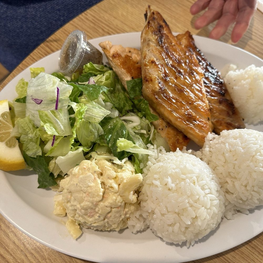 Ladybug Café - Salmon belly, with rice, macaroni and green salad - Japanese Near Me - Gardena, California Ladybug Café - Salmon belly, with rice, macaroni and green salad - Japanese Near Me - Gardena, California