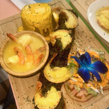 Campesino Dominicano Restaurant - Mar & Tierra Mofongo with a side of Shrimp - Dominican Near Me - Bronx, New York Campesino Dominicano Restaurant - Mar & Tierra Mofongo with a side of Shrimp - Dominican Near Me - Bronx, New York
