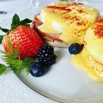 Founders Restaurant - Eggs Benedict - Cocktail Bars Near Me - Winston-Salem, North Carolina Founders Restaurant - Eggs Benedict - Cocktail Bars Near Me - Winston-Salem, North Carolina