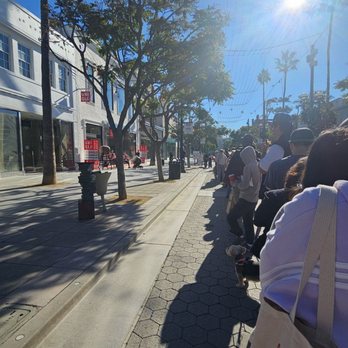 Uniqlo - Women's Clothing Near Me - Santa Monica, California Uniqlo - Women's Clothing Near Me - Santa Monica, California