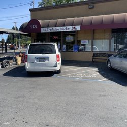 La Tradicion Market & Panaderia