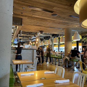 True Food Kitchen - Bar Area - New American Near Me - Denver, Colorado