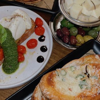 OLIVIA - Burrata, Garlic Bread, Olives - Italian Near Me - Tampa, Florida OLIVIA - Burrata, Garlic Bread, Olives - Italian Near Me - Tampa, Florida