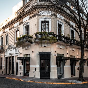 Amalia Restaurante - El restaurante se encuentra emplazado en una cazona del 1900. - Argentine Near Me - Buenos Aires, C Amalia Restaurante - El restaurante se encuentra emplazado en una cazona del 1900. - Argentine Near Me - Buenos Aires, C
