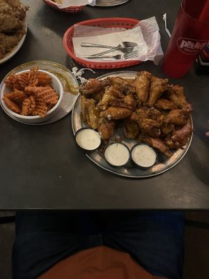 Pluckers Wing Bar by null