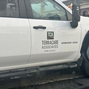 Terracare Associates - Vehicle that ran a red light. Workers in the back of the truck yelling profanities and flipping off other drivers. - Landscaping Near Me - Martinez, California Terracare Associates - Vehicle that ran a red light. Workers in the back of the truck yelling profanities and flipping off other drivers. - Landscaping Near Me - Martinez, California
