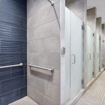 Does Crunch Gym Have Showers? Discover the Amenities