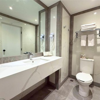 Hotel Palacio Azteca - Guest room bath - Hotels Near Me - Tijuana, BCN Hotel Palacio Azteca - Guest room bath - Hotels Near Me - Tijuana, BCN