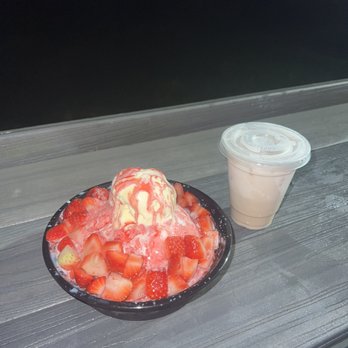 SnowBean - Strawberry Bomb with Chai Latte - Coffee & Tea Near Me - Orlando, Florida