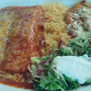 Jorge's El Tapatio - Chicken enchilada, chile relleno, rice and beans. - Mexican Near Me - Tracy, California