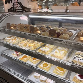 Apple Annie's - Bakeries Near Me - Oak Glen, California