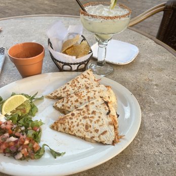 Birria1983 - A table for one and an amazing meal - Mexican Near Me - Orlando, Florida