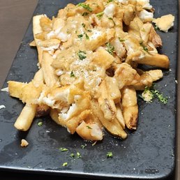 Crikfries - crispy fries with shrimp, fish and crab dip!