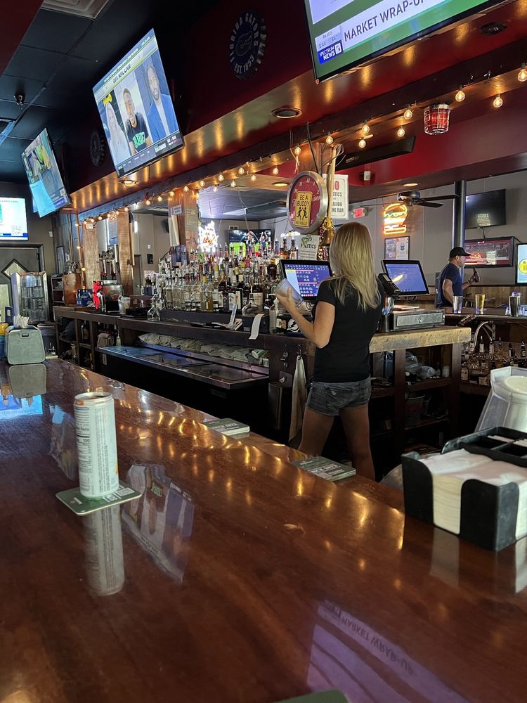 RACCOON’S BAR AND GRILL Updated October 2024 18 Photos & 20 Reviews