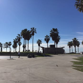 Venice Beach Boardwalk - Beaches Near Me - Venice, California Venice Beach Boardwalk - Beaches Near Me - Venice, California