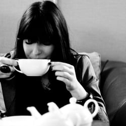 Yumchaa Soho - Gunz attacks the tea carefully, with much composure.