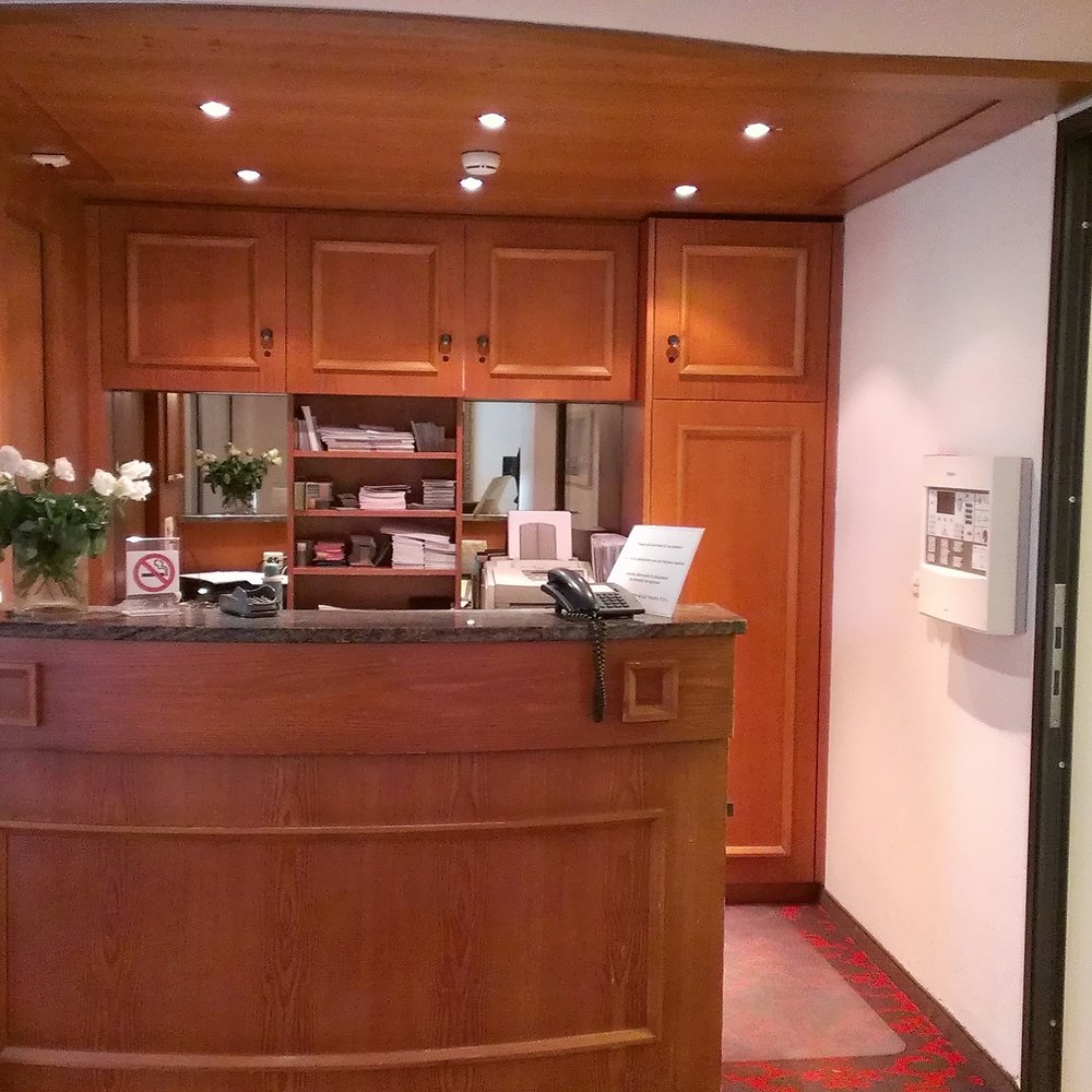 Hotel Testa Grigia - Front desk - very helpful staff - Hotels Near Me - Zermatt, VS