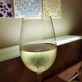 Caldeireiros - Trying out white wine from Douro Pacheca.. - Bars Near Me - Porto, 13