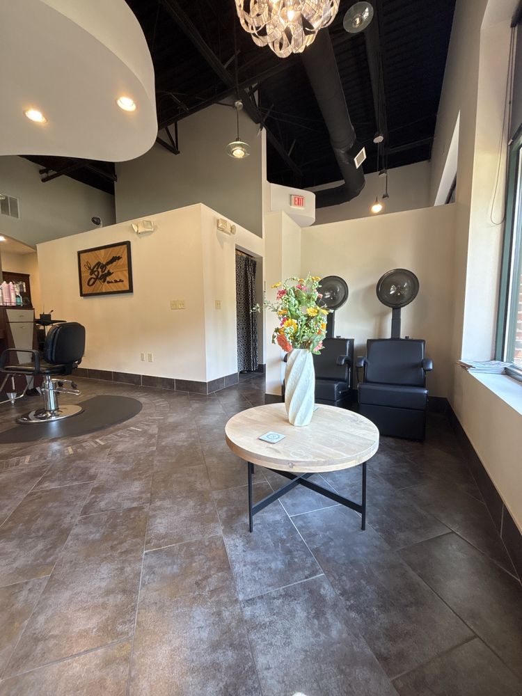 Signature Style Hair Studio Logo