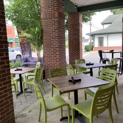 Uno Mas - Cute patio