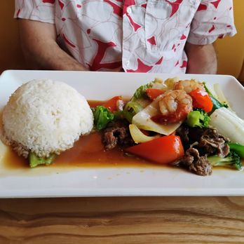 Restaurant Ho Guom - Beef and shrimp stir-fry with rice $24 - Vietnamese Near Me - Ottawa, Ontario