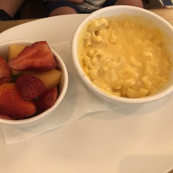 Silver Diner - Kids Mac and cheese with fruit - Diners Near Me - Gaithersburg, Maryland