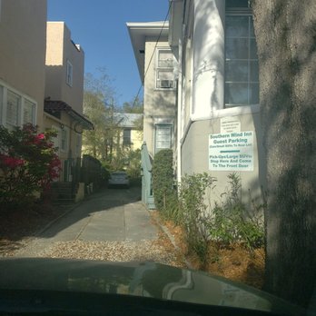 Southern Wind Inn - When you arrive park in the driveway and go to the front door for directions - Bed & Breakfast Near Me - Saint Augustine, Florida